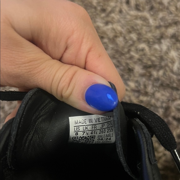 Adidas Sambas Women’s Black Sneakers with White Stripes - Picture 4 of 4